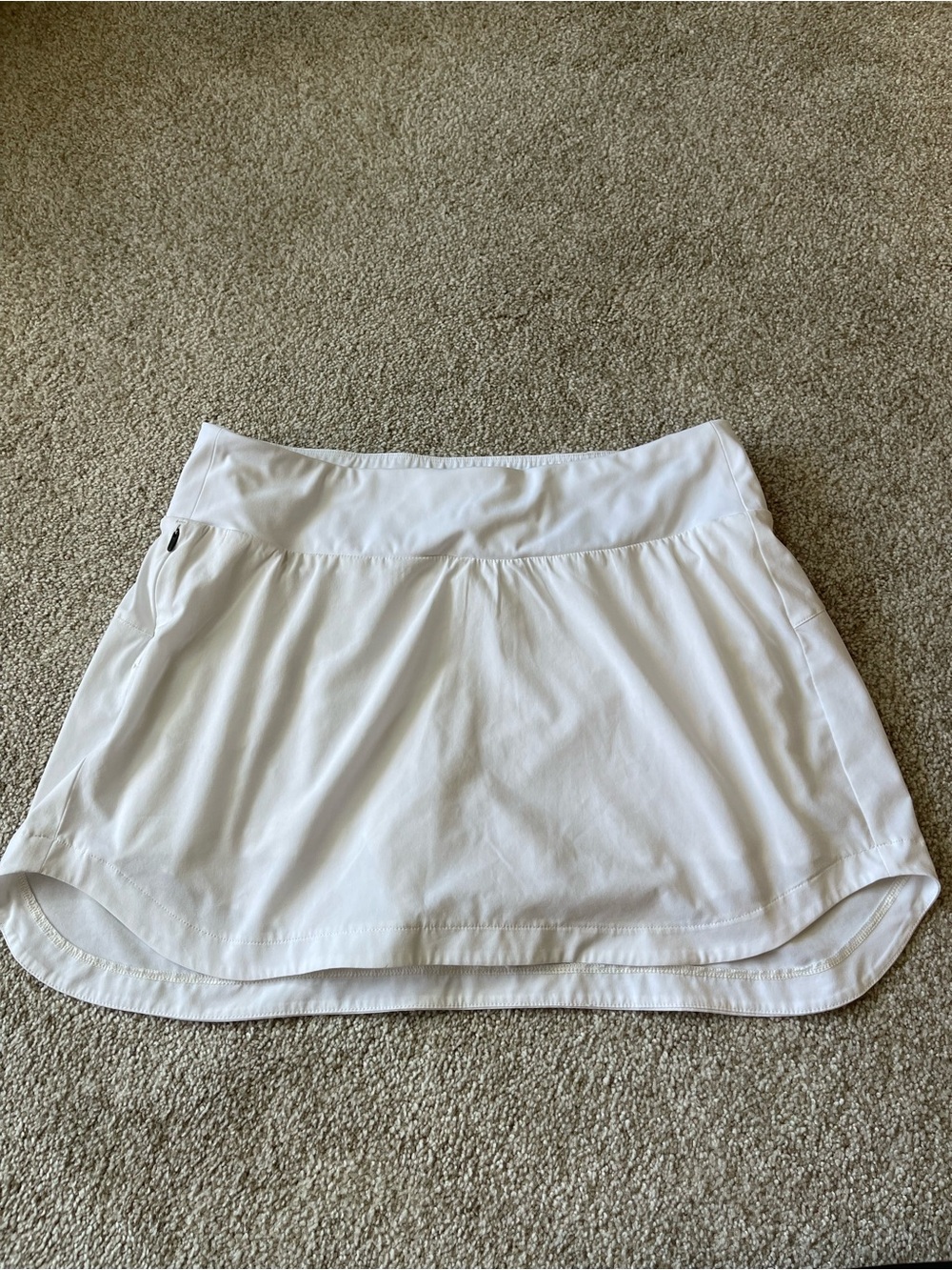 White Free Fly Skirt with Built-In Shorts & Pockets – Athletic Tennis Skort - L